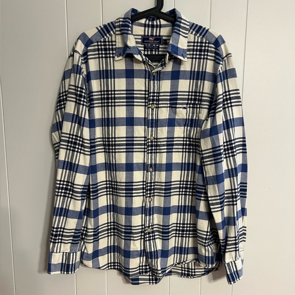 Vineyard vines, long sleeve button down plaid flannel size L‎